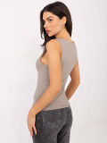 Bež top brez rokavov z okroglim izrezom
