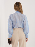 Ženska svetlo modra srajca s črtami in zavezovanjem
