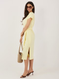 Svetlo rumena bombažna poletna obleka s pasom