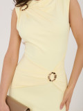 Elegantna rumena midi obleka z vodnim izrezom
