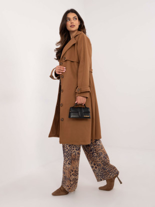 Elegantna prehodna jakna v camel barvi