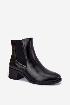 Črni gležnjarji iz umetnega usnja s kvadratno peto