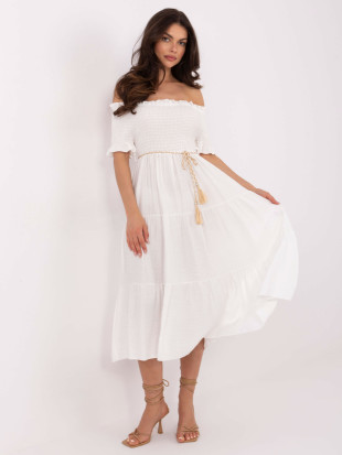 Bela razširjena obleka s pasom