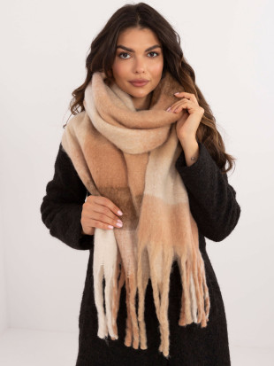 Rjav šal s karo vzorcem