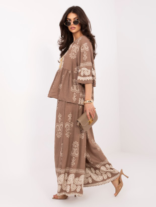 Bež komplet z vzorcem in zavezovanjem