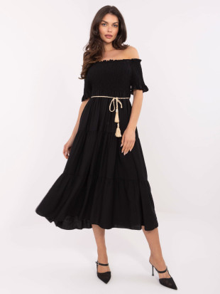 Elegantna črna razširjena obleka