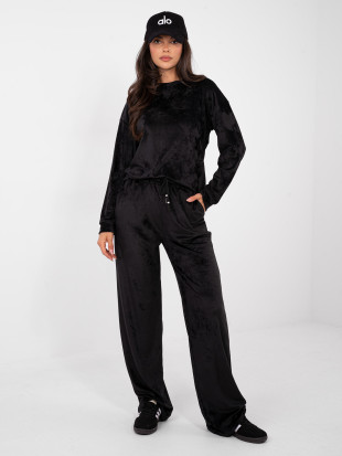 Črn ženski komplet z dolgimi rokavi in okrasnimi detajli